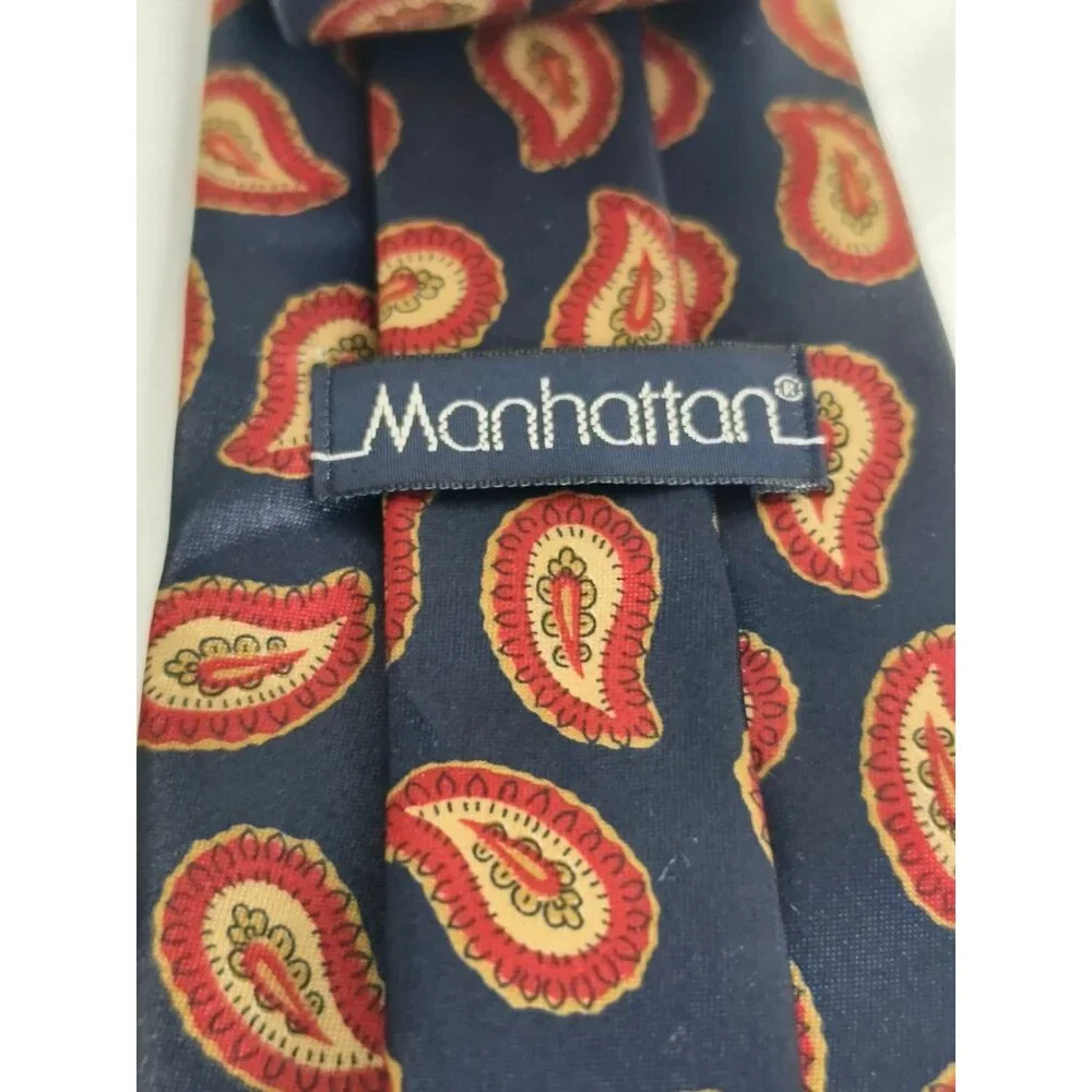 Vintage Manhattan Mens Silk Tie Navy Red Paisley Classic Pattern Lux 3.5